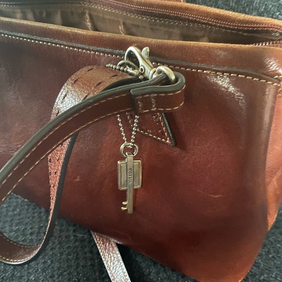 Fossil Tote with matching wallet - Picture 4 of 16